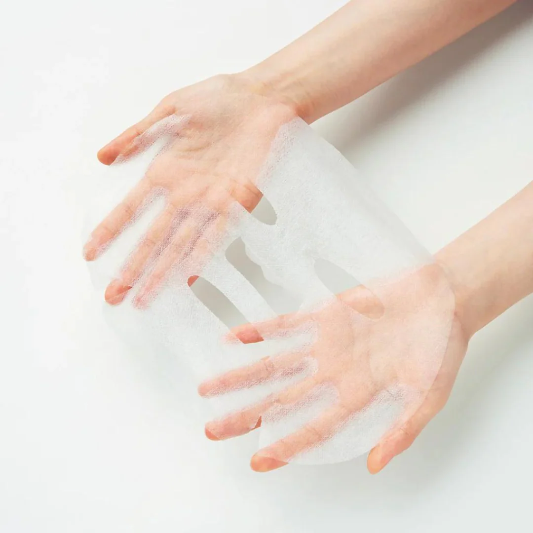 Exfoliar suavemente, mejorar textura y mantener los poros limpios mientras calma la piel.