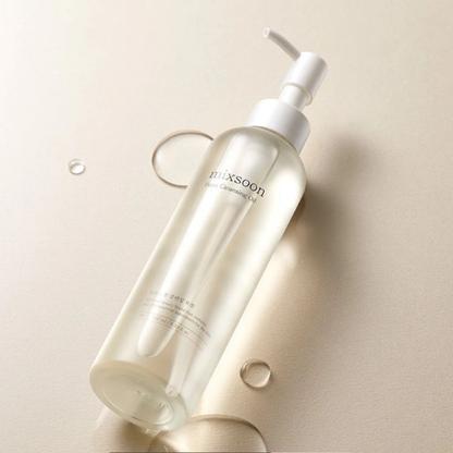 Eliminar maquillaje, protector solar e impurezas mientras limpia poros de forma suave y efectiva.