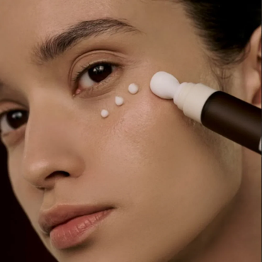 Hidratar el contorno de ojos, mejorar líneas finas y fortalecer la barrera de la piel sin irritar.